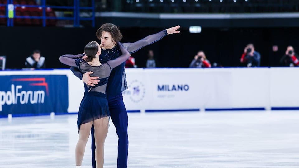 Read more about the article Iceland Welcomes its First Ever Pairs Figure Skaters: Julia Gunnarsdottir and Manuel Piazza Aim for 2026 Olympics