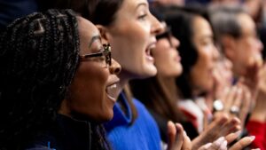 Read more about the article Simone Biles Applauds Miura Riku and Kihara Ryuichi’s Gold Medal Win in Pairs Skating at Winter Olympics 2026